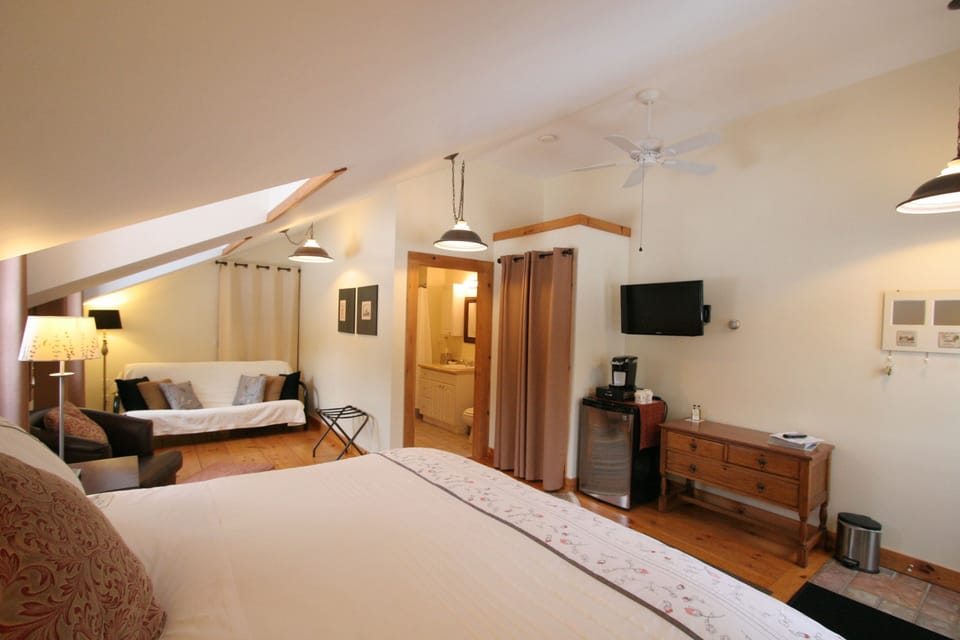 Gabrielle's Loft with refrigerator | Down comforters, iron/ironing board (on request), WiFi (free)