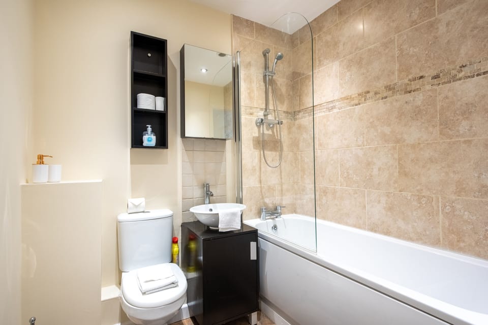 Apartment, Private Bathroom, Courtyard View | Bathroom