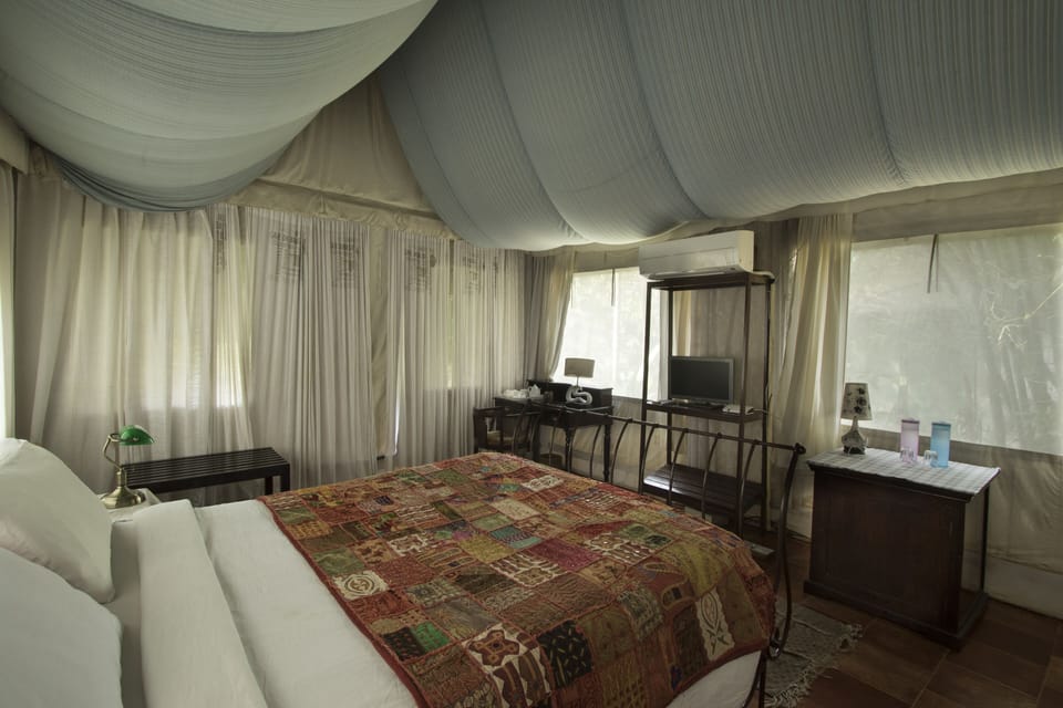 Luxury Tent | Premium bedding, desk, soundproofing, bed sheets