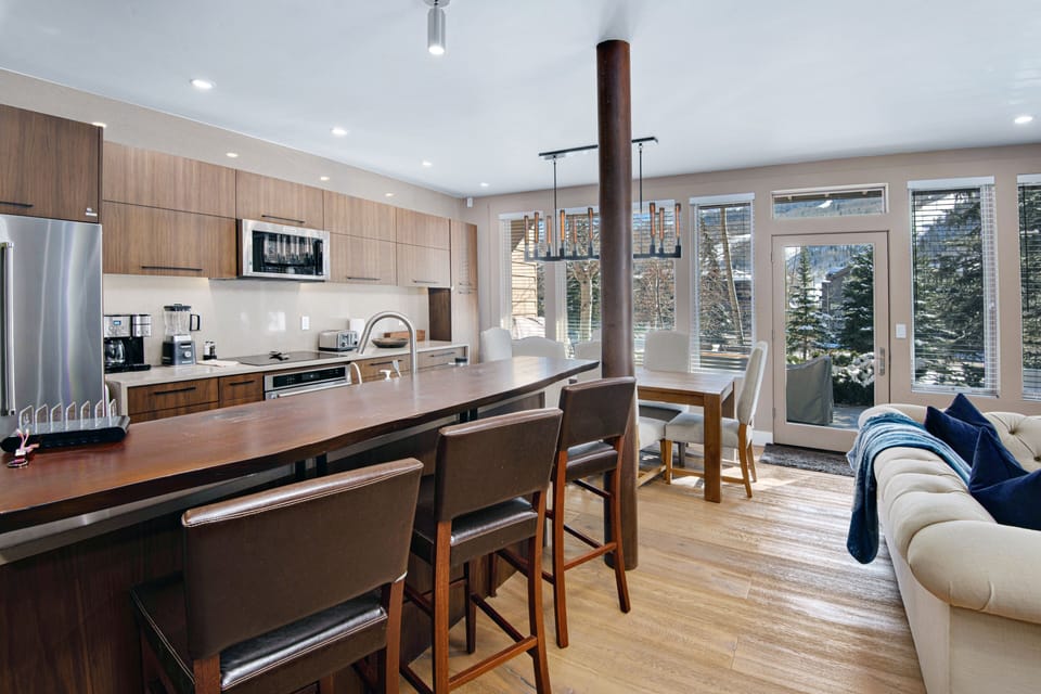 Condo, 3 Bedrooms | Private kitchen | Fridge, microwave, oven, coffee/tea maker