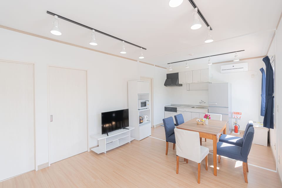 Private Vacation Home, 2 Bedrooms, Non Smoking | Living area | 40-inch flat-screen TV with digital channels, TV