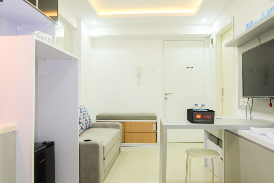 Room | Private kitchen | Fridge, stovetop, cookware/dishes/utensils