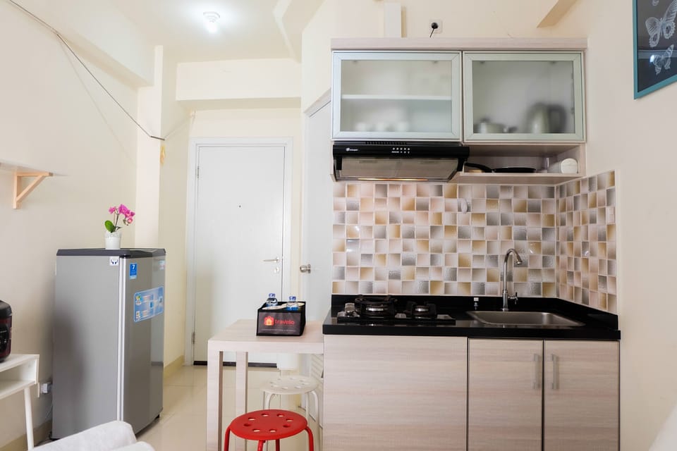 Room | Private kitchen | Fridge, stovetop, cookware/dishes/utensils
