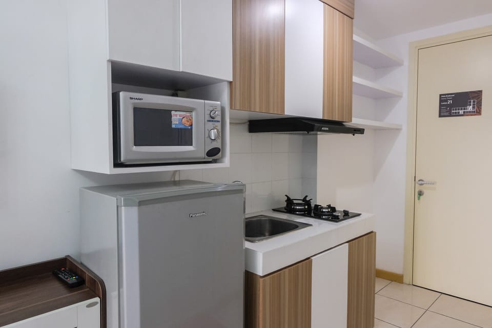 Room | Private kitchen | Fridge, stovetop, cookware/dishes/utensils