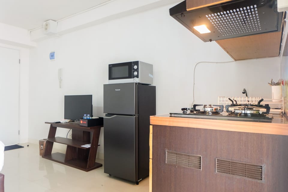 Room | Private kitchen | Fridge, stovetop, electric kettle, cookware/dishes/utensils
