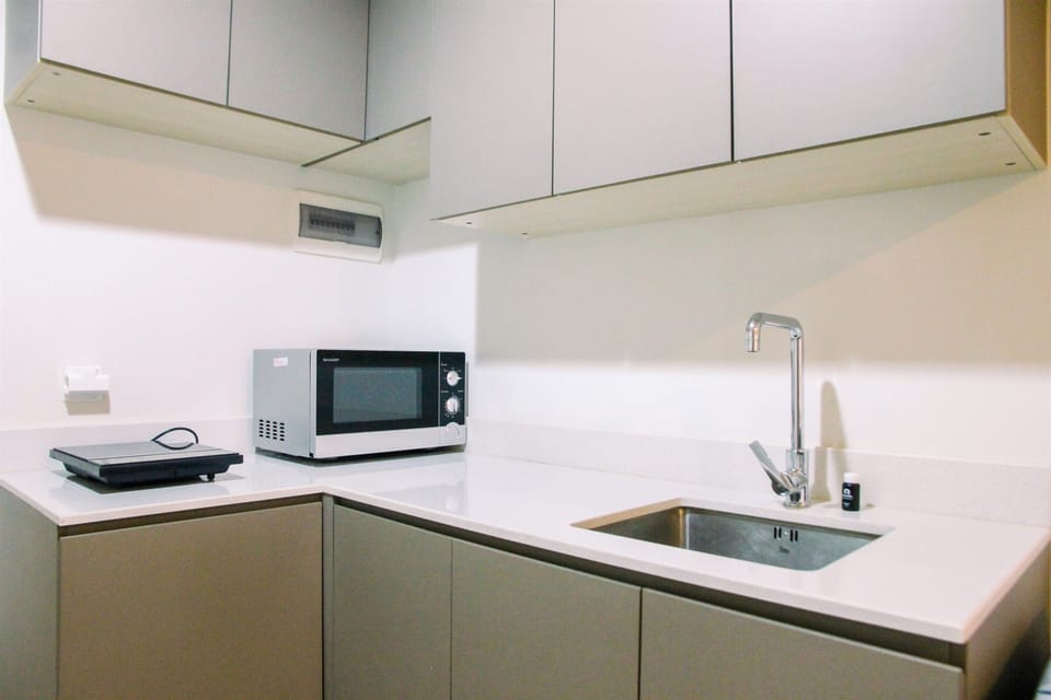 Room | Private kitchenette | Fridge, microwave, stovetop, electric kettle