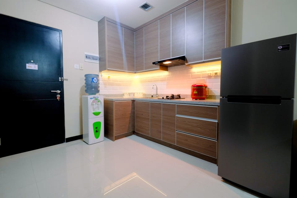 Room | Private kitchen | Fridge, stovetop, cookware/dishes/utensils
