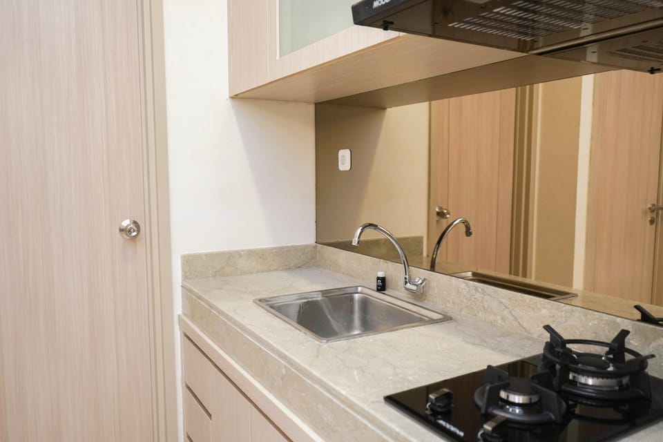 Room | Private kitchenette | Fridge, stovetop, cookware/dishes/utensils