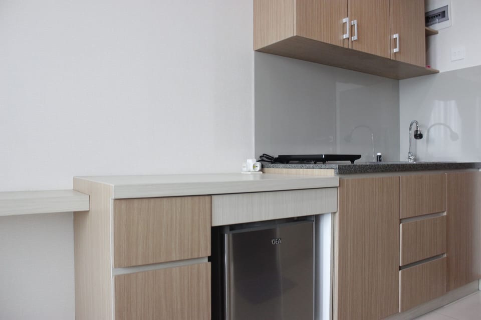 Room | Private kitchen | Fridge, stovetop, cookware/dishes/utensils