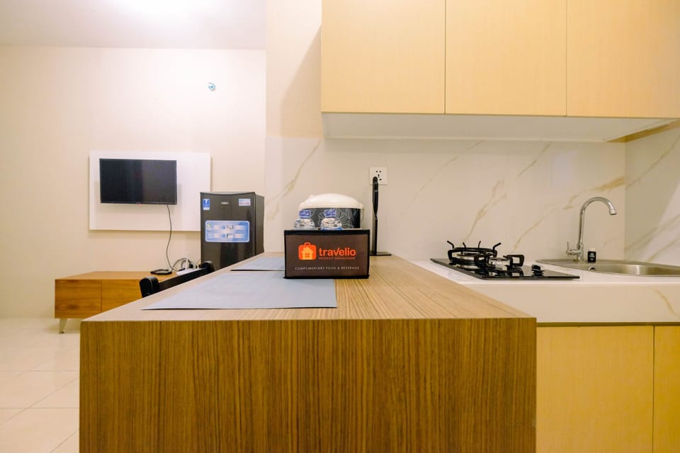 Room | Private kitchen | Fridge, stovetop, electric kettle, cookware/dishes/utensils