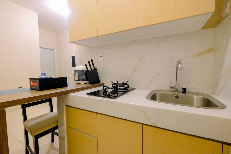 Room | Private kitchen | Fridge, stovetop, electric kettle, cookware/dishes/utensils