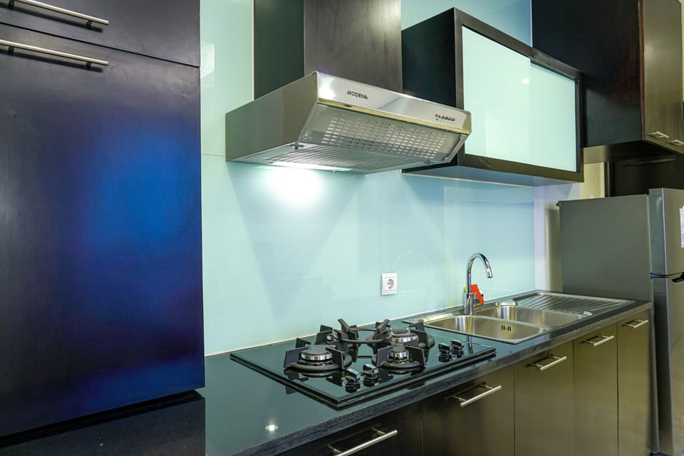 Room | Private kitchen | Fridge, stovetop, cookware/dishes/utensils