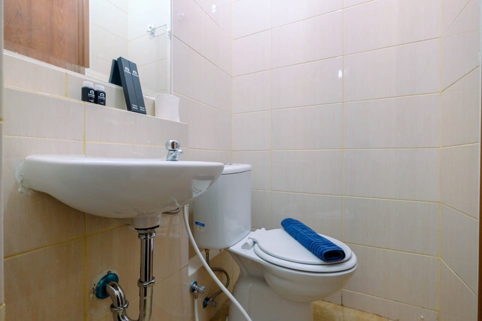 Minimalist and Comfortable Studio Dave Apartment Apartment in West Java