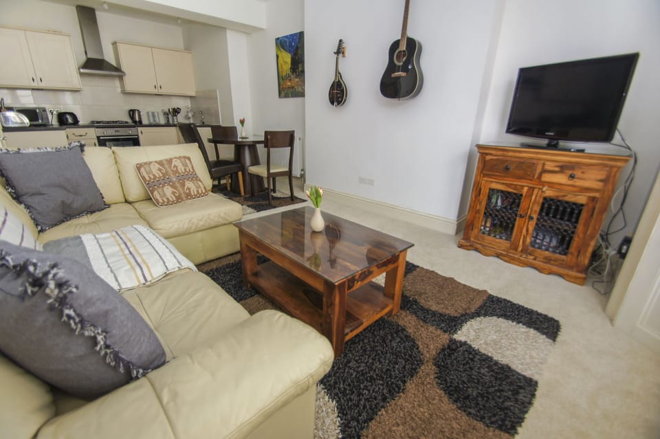 Cottage | Living room | TV