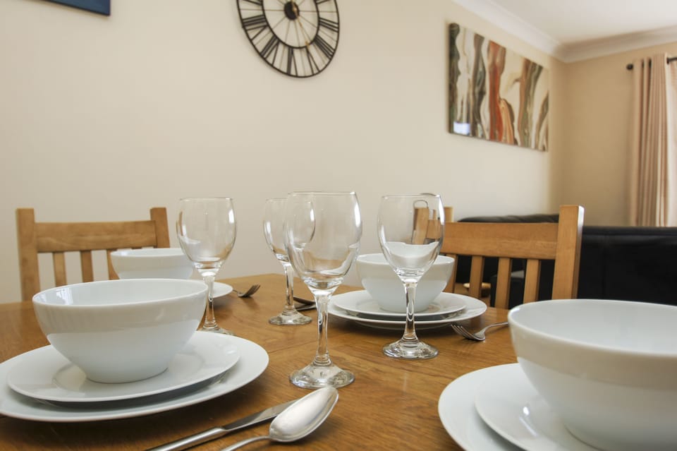 Cottage | Private kitchen | Oven, stovetop, dishwasher, electric kettle
