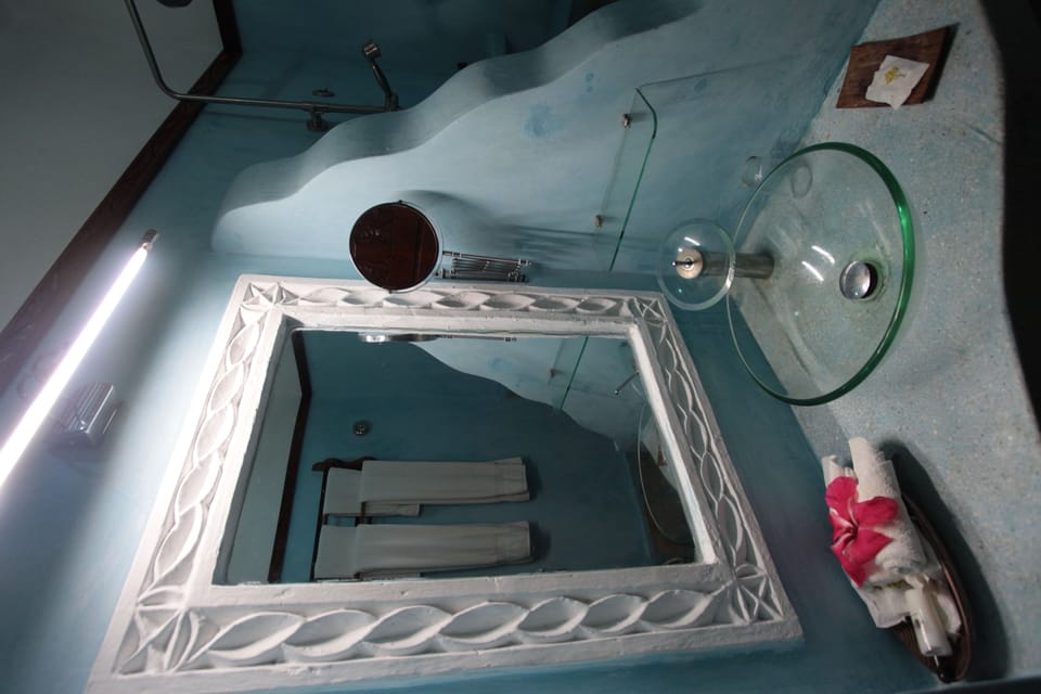 Bathroom sink