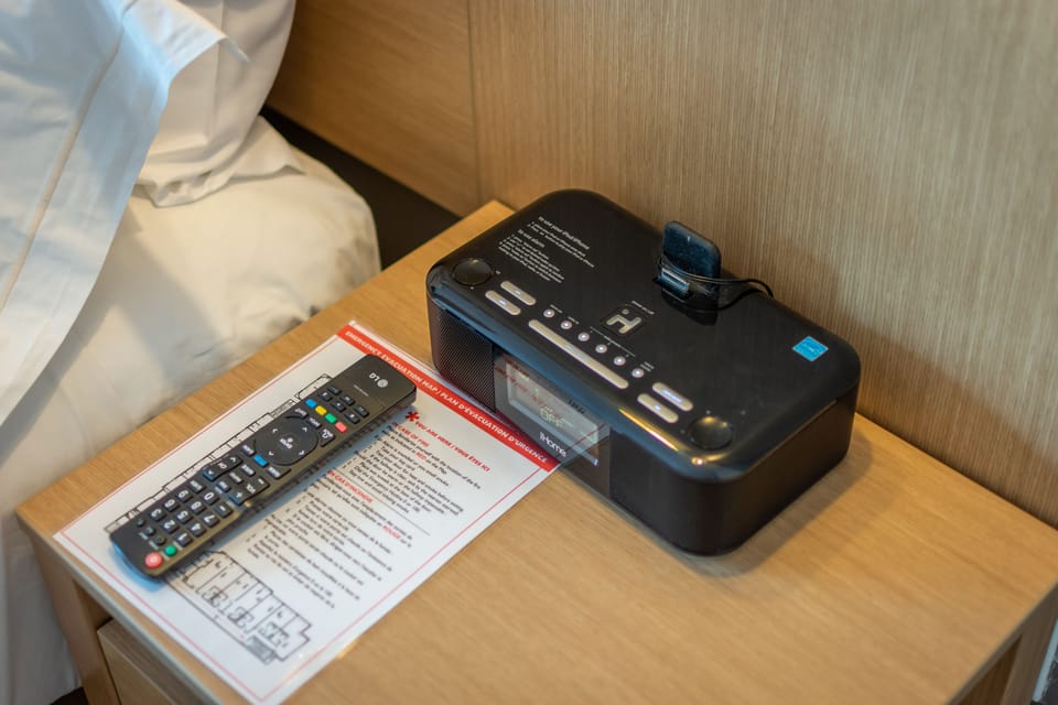Premium bedding, in-room safe, desk, iron/ironing board
