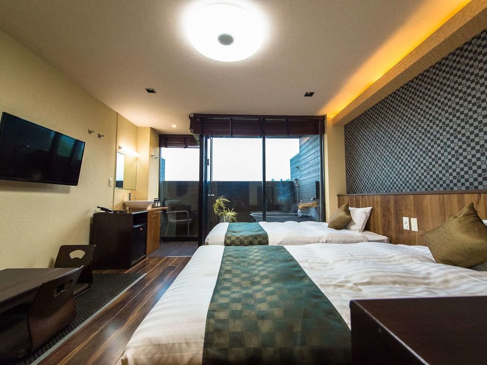 Premium bedding, desk, iron/ironing board, free WiFi