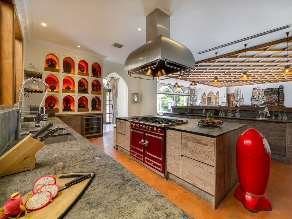 Villa, 6 Bedrooms | Private kitchen | Full-size fridge, microwave, oven, stovetop