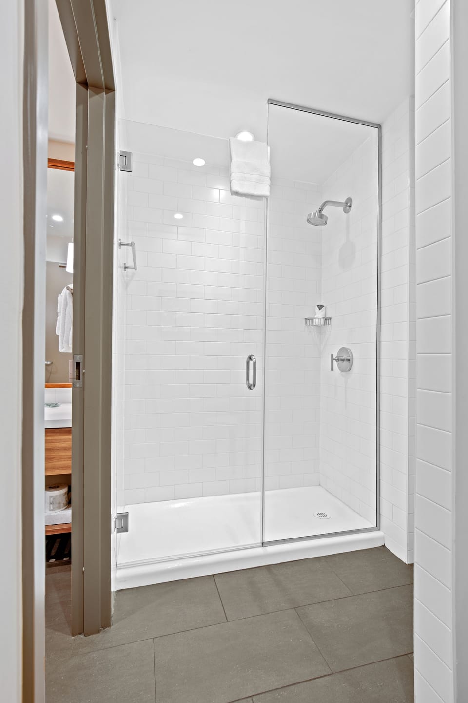 Standard Room, 1 King Bed (Shower) | Bathroom | Combined shower/tub, free toiletries, hair dryer, towels