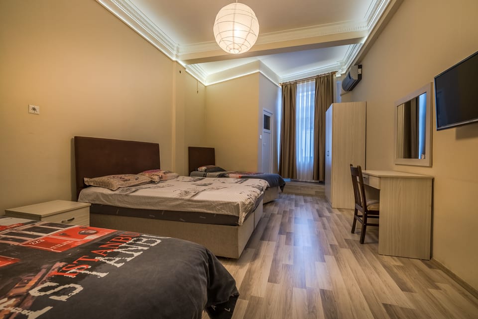 Comfort Quadruple Room, Ensuite | Premium bedding, blackout drapes, soundproofing, free WiFi