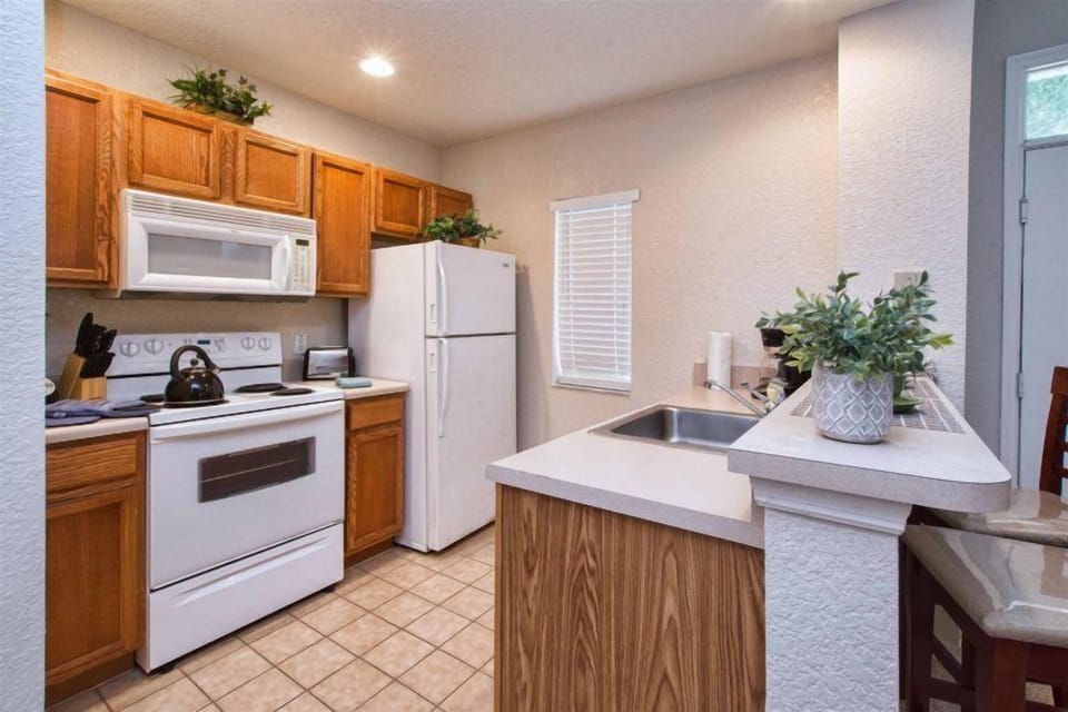 Townhome, 4 Bedrooms, Non Smoking, Kitchen | Private kitchen | Fridge, microwave, oven, dishwasher