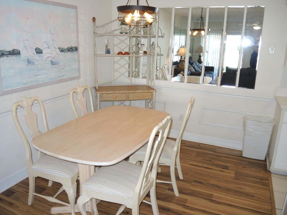 Villa, 2 Bedrooms | Dining
