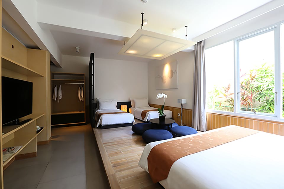 Family Room | Premium bedding, minibar, in-room safe, desk