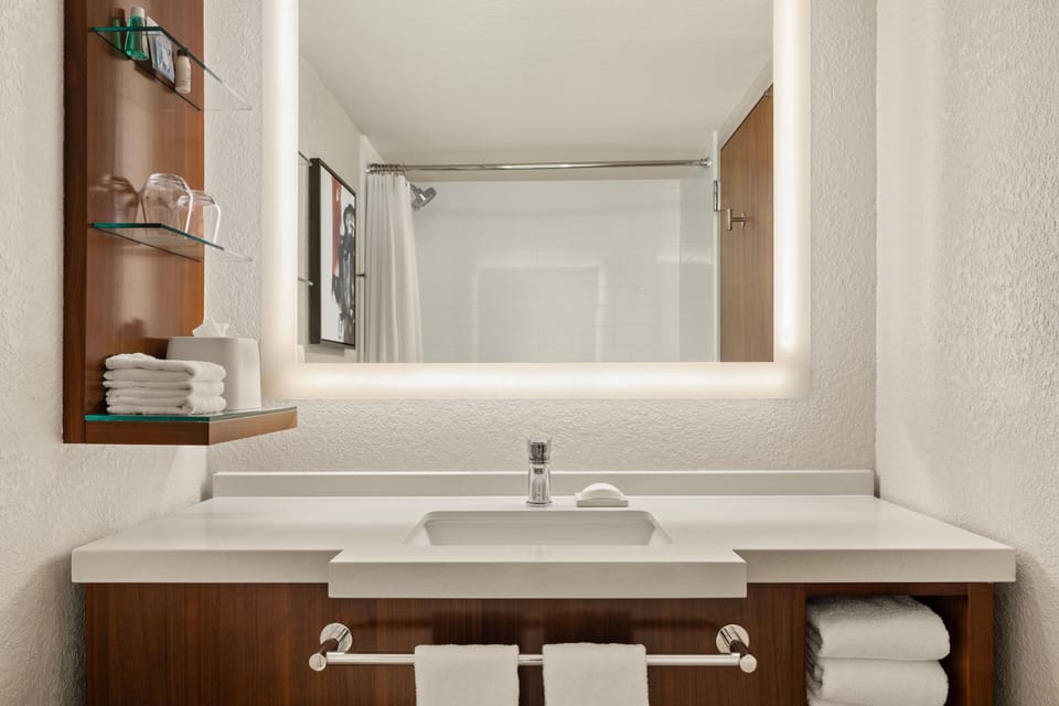 Combined shower/tub, eco-friendly toiletries, hair dryer, towels