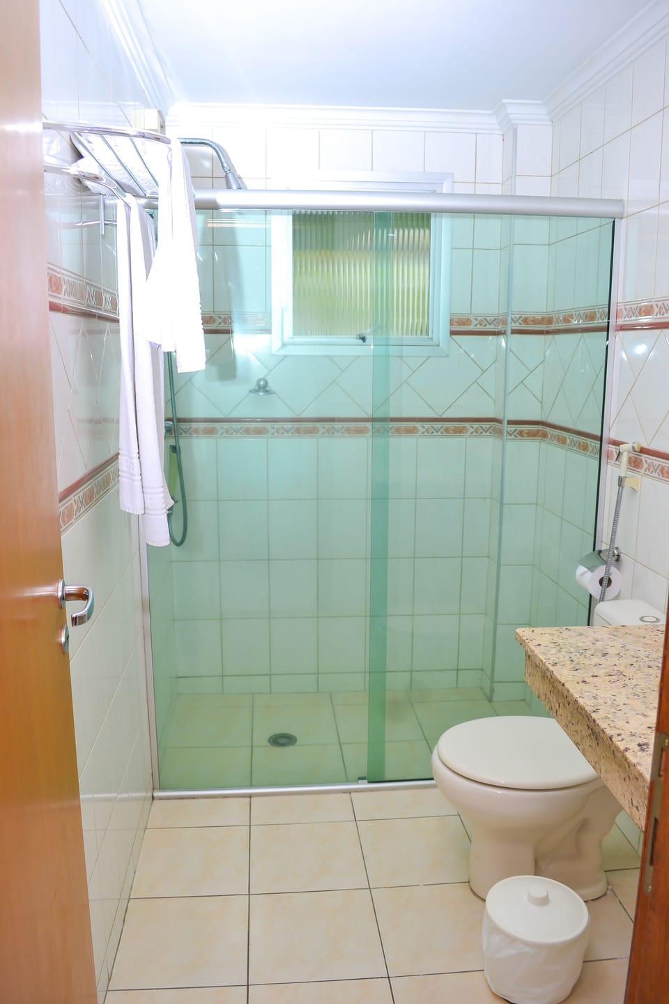 Deluxe Triple Room | Bathroom | Shower, hair dryer, towels, soap