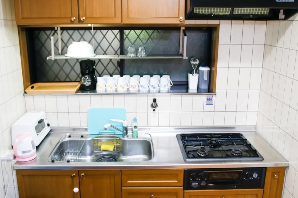 Private Vacation Home | Private kitchenette | Fridge, microwave, stovetop, cookware/dishes/utensils