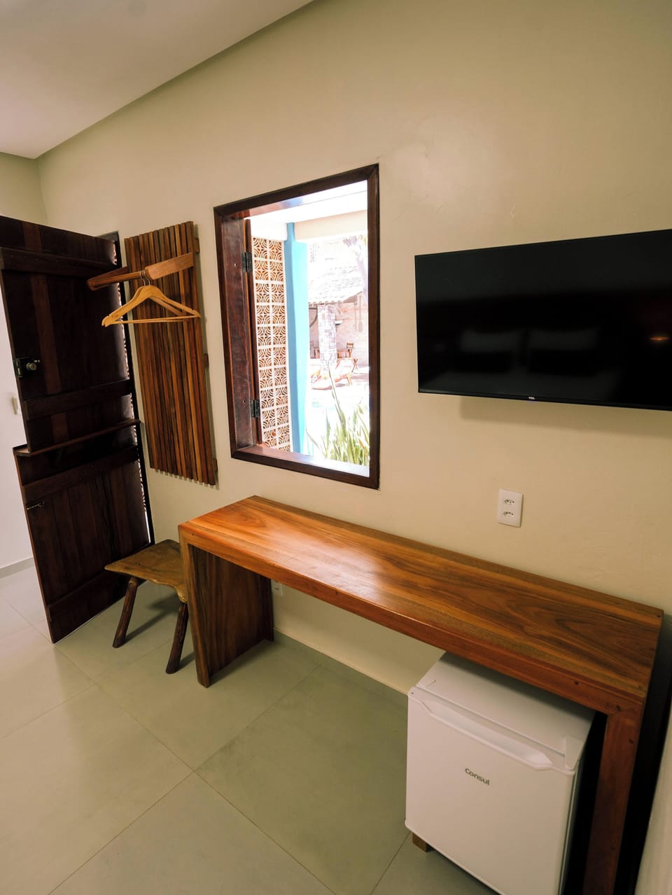 Ilhas - Semi-luxo | Minibar, in-room safe, desk, blackout drapes