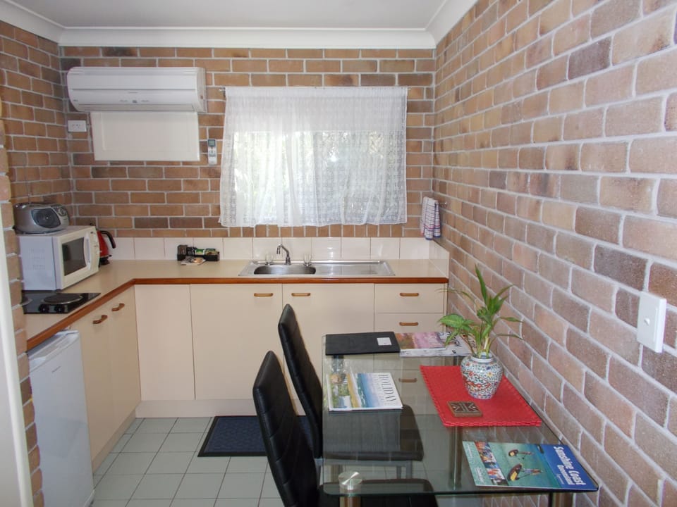 Superior Twin Unit | Private kitchen | Coffee/tea maker, fridge, microwave, electric kettle