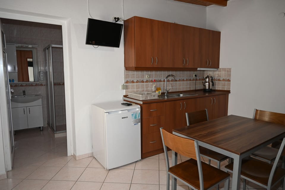 Standard Apartment | Private kitchenette | Mini-fridge