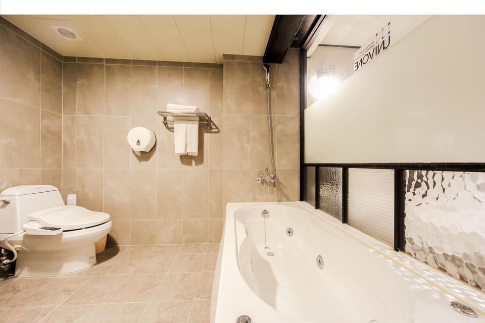 Separate tub and shower, deep soaking tub, hydromassage showerhead