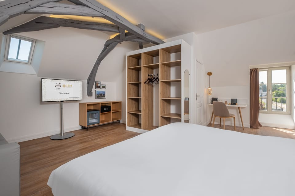 Room Prestige | Premium bedding, pillowtop beds, blackout drapes, soundproofing