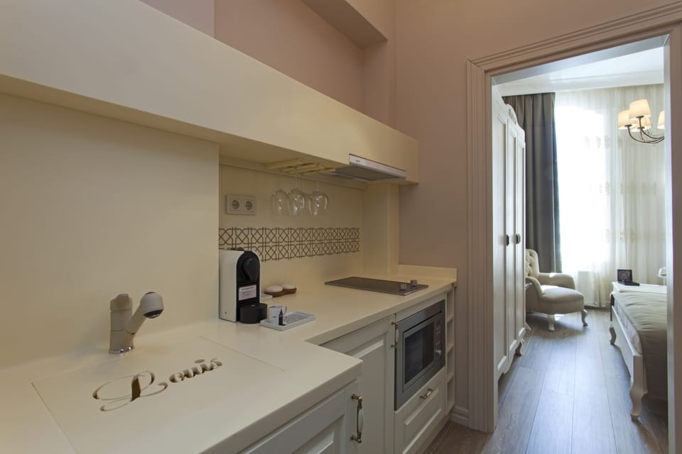 Junior Suite  | Private kitchenette | Fridge, microwave, stovetop, espresso maker