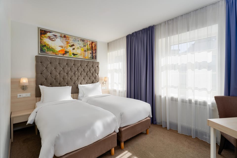 Standard Room | Premium bedding, in-room safe, individually decorated, desk