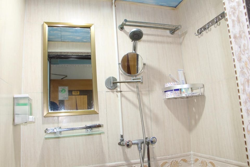Separate tub and shower, rainfall showerhead, free toiletries
