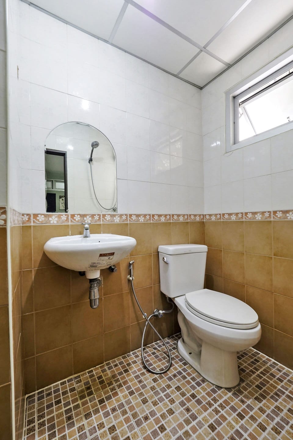Deluxe Double Room | Bathroom | Shower, towels, soap, shampoo