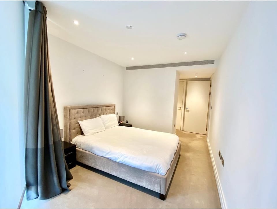 Stylish 2 Bed Flats Near US Embassy Apartment in London