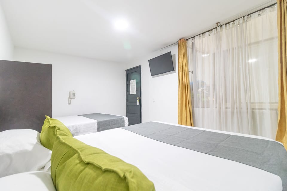 Quadruple Room | Desk, free WiFi, bed sheets