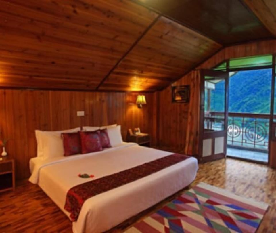 Minibar, in-room safe, desk, rollaway beds (surcharge)