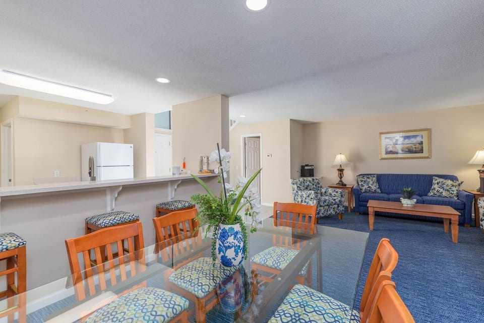 Townhome, 2 Bedrooms | In-room dining