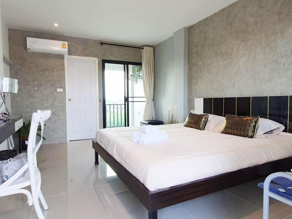 Basic Studio, Multiple Beds | Blackout drapes, soundproofing, iron/ironing board, free WiFi