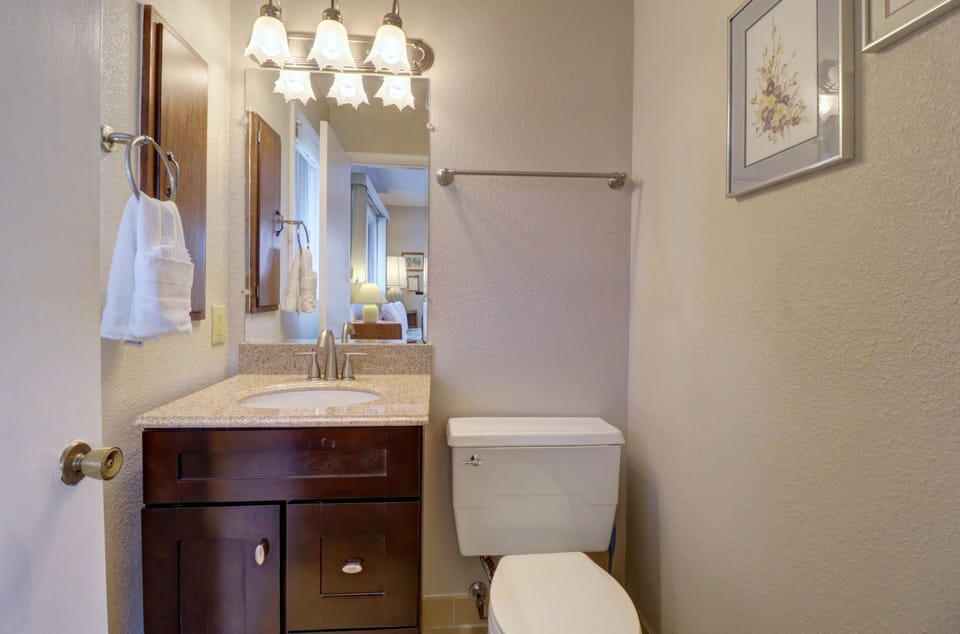 Cc19 Chateau Claire 2 Bedroom Condo by RedAwning Apartment in Dillon