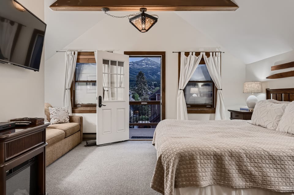 Abbett Placer Historic 7 Bedroom Home by RedAwning House in Breckenridge