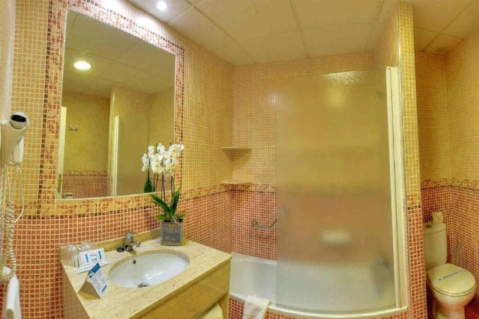 Free toiletries, bidet