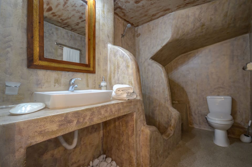 Family Junior Suite | Deep soaking bathtub