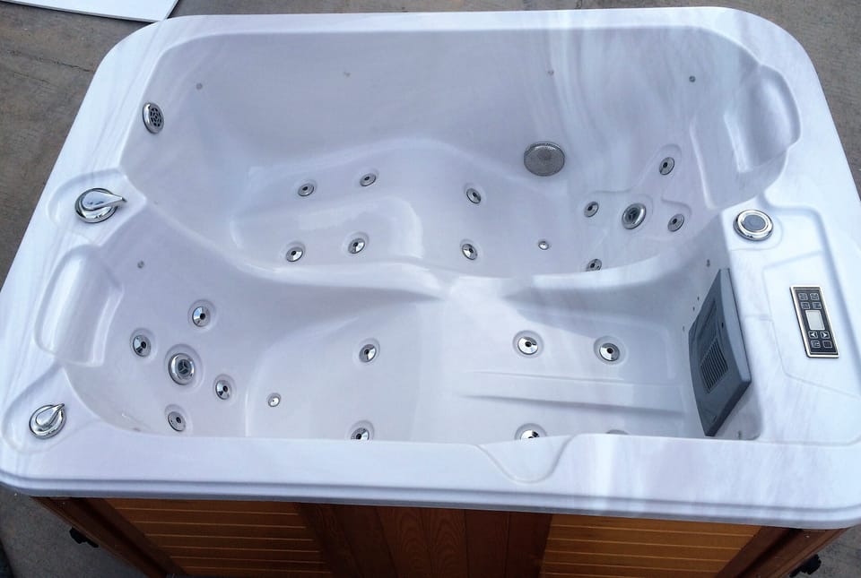 Studio Suite, Bathtub | Jetted tub